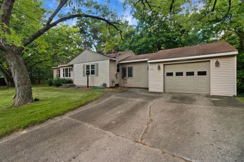 7633 Lake Wood Dr, Kalamazoo, MI 49002-4339