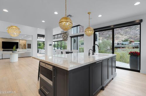 5841 Echo Canyon Cir, Phoenix AZ 85018-1243 exterior