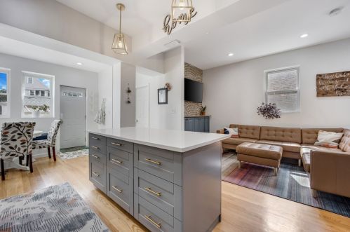 2823 Ridgeway Ave, Chicago IL 60625-6006 exterior