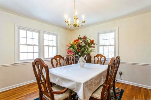 140 Bennetts Farm Rd, Ridgefield CT 06877-1512 exterior