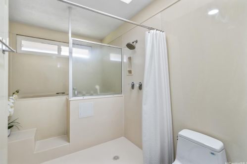 1490 Ala Leleu St, Honolulu HI  96818-1515 exterior