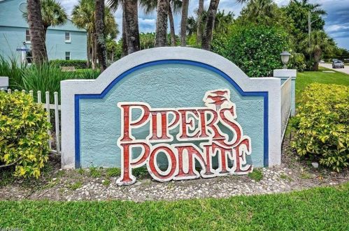 125 Wading Bird Cir, Naples FL 34110-9202 exterior