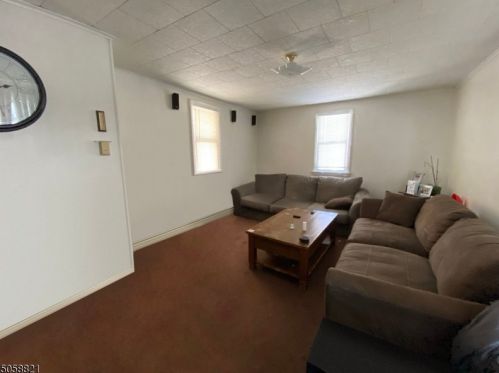 45 River Styx Rd, Hopatcong NJ 07843-1827 exterior