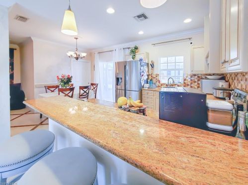 834 105 Ave, Naples FL 34108-1844 exterior