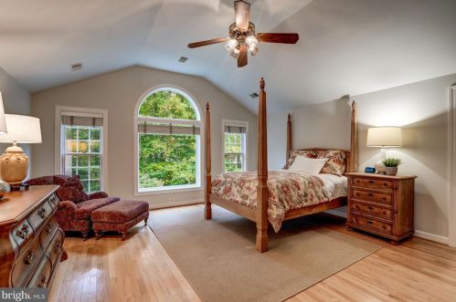 7621 Laurel Leaf Dr, Rockville MD 20854-1768 exterior