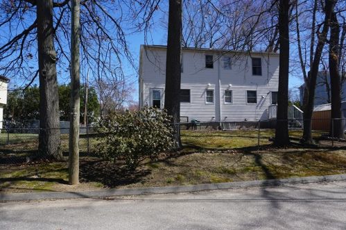 108-AB Carr St, Springfield MA  01118-2207 exterior