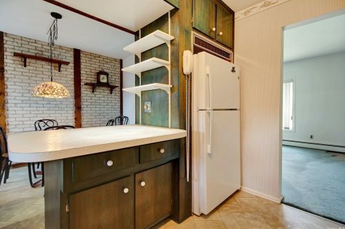 14 Henderson Ave, Valley Stream NY 11580-3025 exterior