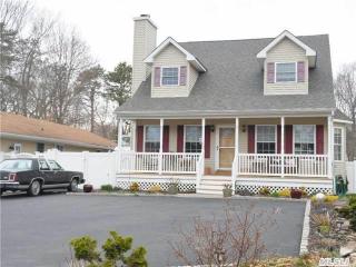 345 Johnson Ave, Hauppauge, NY 11779-6116