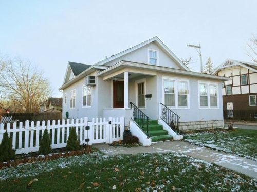 309 2nd St, Chaska, MN 55318-2910