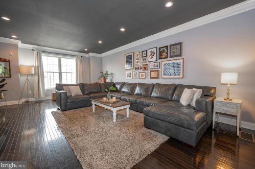 328 Lemonte St, Philadelphia PA 19128-4520 exterior