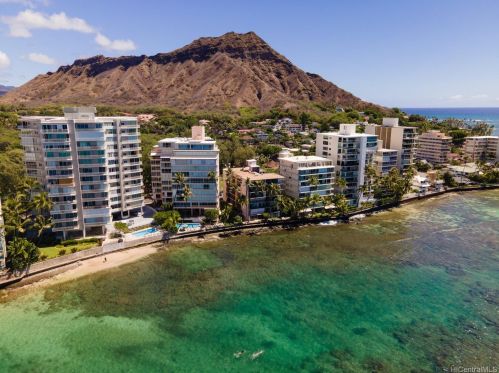 2987 Kalakaua Ave, Honolulu HI 96815-4653 exterior