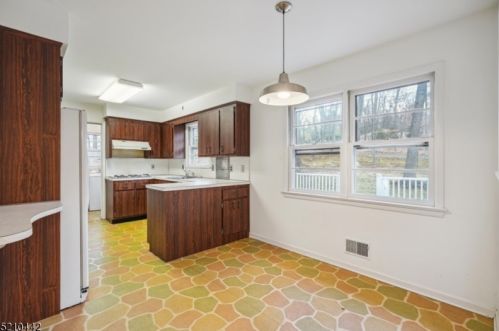 96 Rockledge Dr, Livingston NJ  07039-1121 exterior