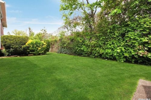 741 Park Ct, Valley Stream NY 11581-3507 exterior