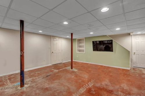 15 Buckingham Pl, Milford CT 06460-6652 exterior