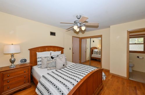 8224 52, Milwaukee WI 53223-3517 exterior