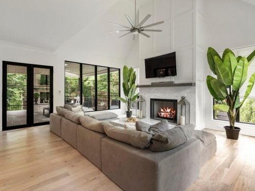 4736 Lk Forrest Dr, Atlanta GA 30342-2217 exterior