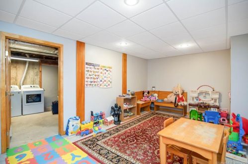 13 Gaylord Rd, Windsor Locks CT 06096-2815 exterior