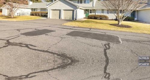 66 Sunset Ct, Mahwah, NJ 07430-2023