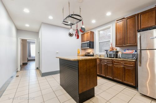 1632 Tripp Ave, Chicago IL 60639-4833 exterior