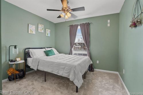 308 1st St, Fenton MI  48430-2703 exterior