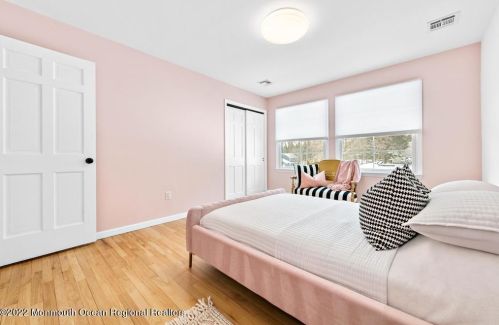 284 Pelican Rd, Middletown NJ 07748-3040 exterior