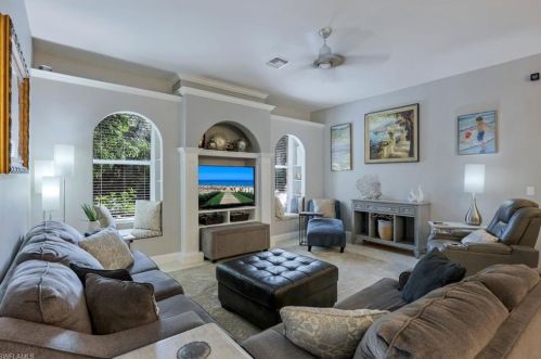 4581 7 Ave, Naples FL 34117-4154 exterior