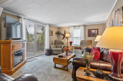 39 Pollard Rd, Plaistow NH 03865-2531 exterior