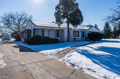 443 Ellsworth Ln, Milwaukee WI 53217-1831 exterior