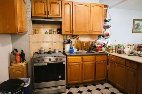 171 3 St, Newark NJ 07107-2211 exterior