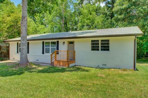 2810 Middleburg Dr, Atlanta, GA 30349-4156