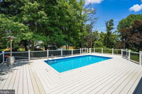 5602 Justis Pl, Alexandria VA 22310-1325 exterior