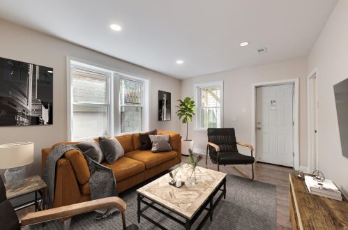 8740 Escanaba Ave, Chicago IL  60617-3115 exterior