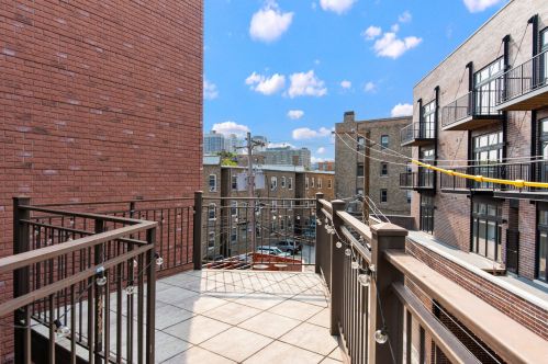 703 Wellington Ave, Chicago IL 60657-6661 exterior