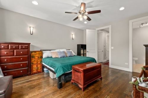 641 Bowen Ave, Chicago IL  60653-2824 exterior