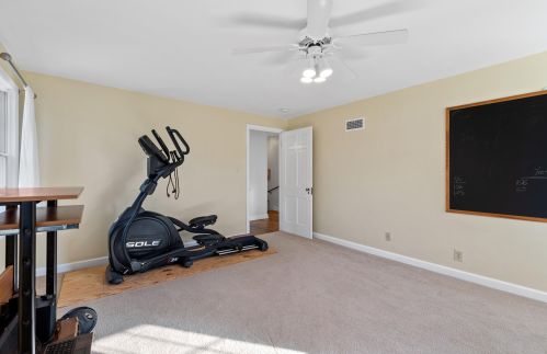 6924 Yates Rd, Milwaukee WI 53217-3948 exterior