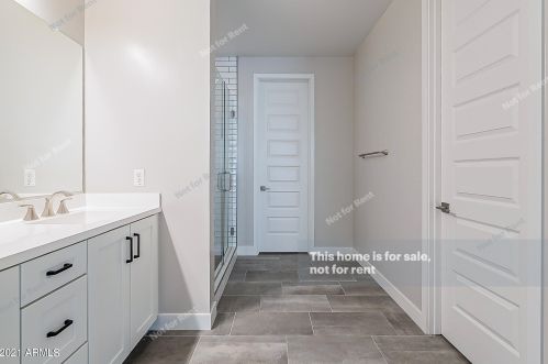 828 Amberwood Dr, Phoenix AZ 85045-0604 exterior