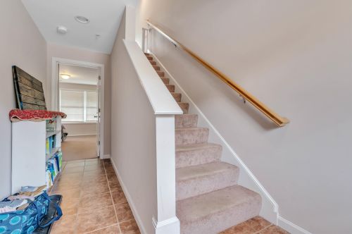 6 Townsend Dr, Dover NH 03820-6514 exterior