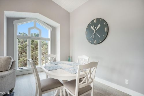 3713 Marina View Pt, Meskegon MI 49441-6406 exterior