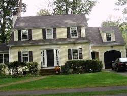 564 Quinobequin Rd, Newton, MA 02468-2130