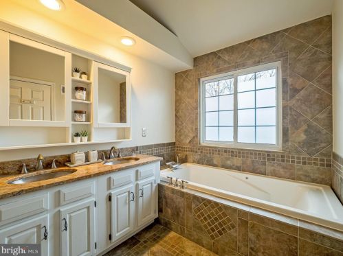 3801 Elbert Ave, Alexandria VA 22305-2058 exterior