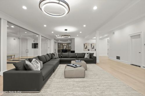 32 Meadowcroft Ln, Greenwich CT 06830-3823 exterior