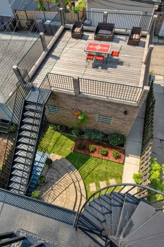 1523 School St, Chicago IL 60657-2121 exterior