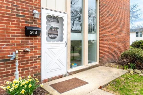 314 College Park Dr, Moon Twp PA  15108-2312 exterior