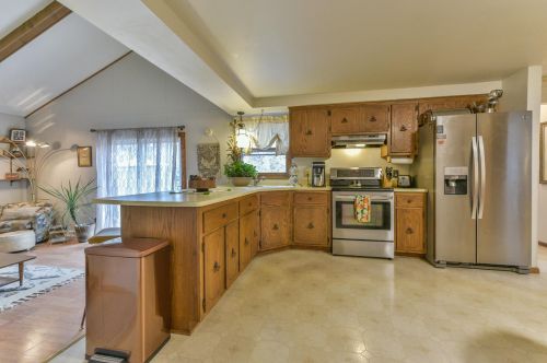 1811 Holmes Ct, Milwaukee WI 53221-3546 exterior