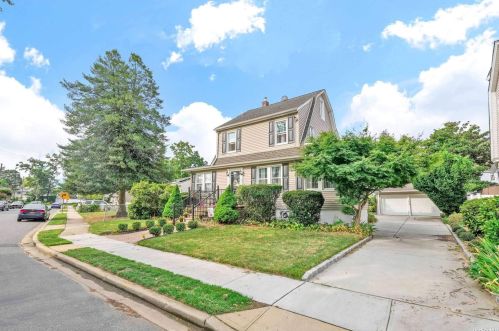 64 Avondale St, Valley Stream, NY 11581-1829