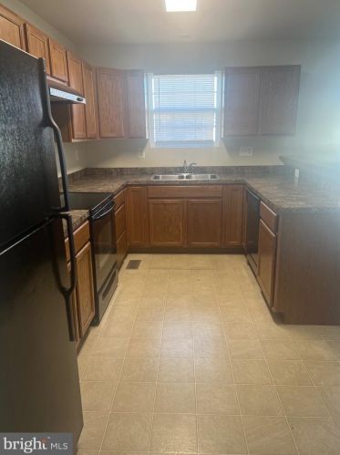 359 Dickens Dr, Lancaster PA  17603-8859 exterior