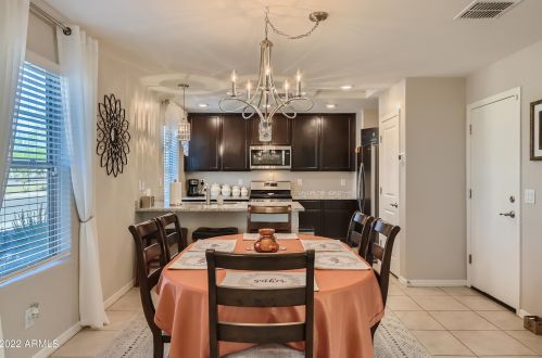 8037 Albeniz Pl, Phoenix AZ  85043 exterior