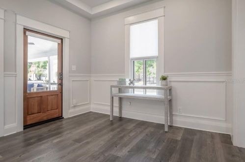 402 Amelia Ave, Tampa FL 33602-1804 exterior