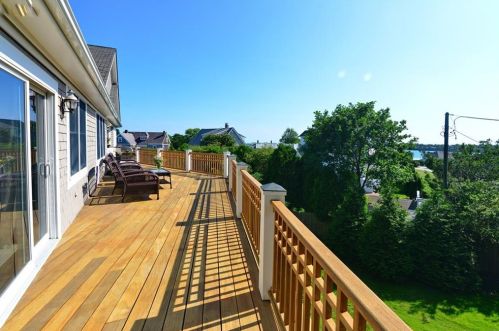 151 Allston Ave, Middletown RI 02842-5803 exterior