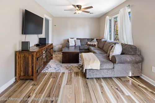 626 Berkeley Ave, Berkeley Township NJ 08721-3703 exterior